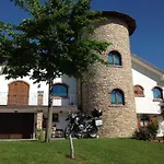 Torre In Langa Nocleg ze śniadaniem 3*