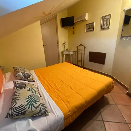 فندق مبيت وإفطار Torre In Langa 3*