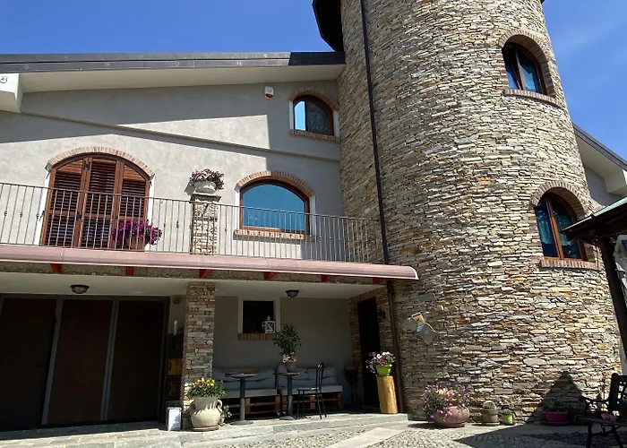 فندق مبيت وإفطار Torre In Langa